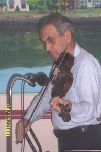Mose on fiddle 100_2145